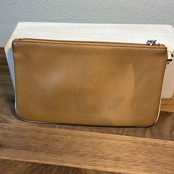 Coach Camel Tan White Trim Leather Classic Neutral Preppy Zip Close Wristlet - Picture 7 of 13